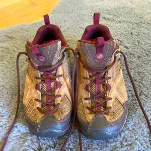 Merrel Waterpoof Vibram Hiking Shoe - Women’s Size 9